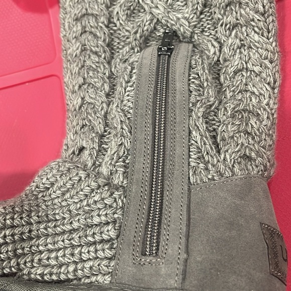 UGG GRAY TALL KNIT BOOTS NWT SIZE 9 , from Dillards warm - Picture 3 of 5